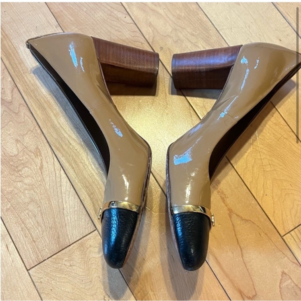 Tory Burch Cap Toe Tan and Black Color block pump heels with metal logo size ten - Picture 3 of 12